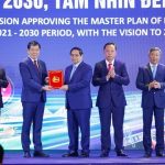 Thủ tướng Phạm Minh Chính trao Quyết định quy hoạch tỉnh Đồng Nai. (Ảnh: VGP/Nhật Bắc)